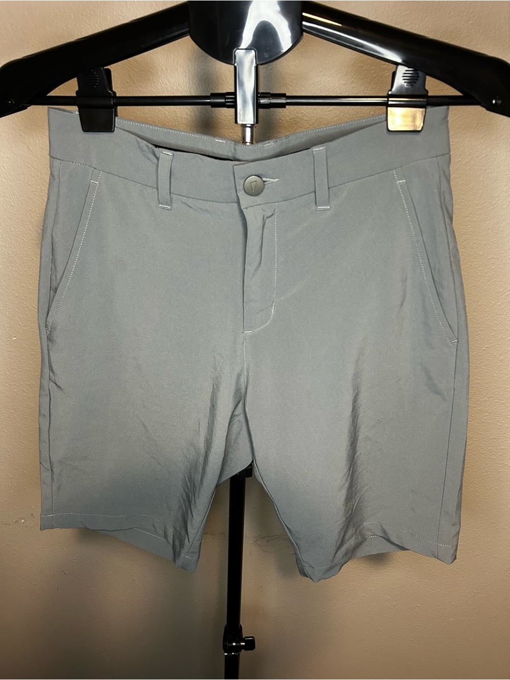 Men’s primo golf shorts great condition. Size 28